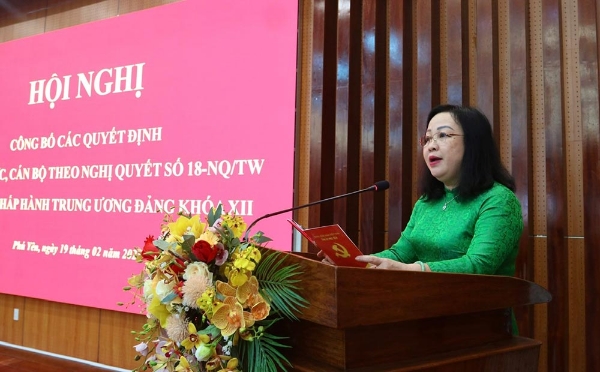 Hình ảnh cho bài viết Phát biểu của đồng chí Cao Thị Hòa An, Phó Bí thư Thường trực Tỉnh ủy, Chủ tịch HĐND tỉnh tại Hội nghị công bố các quyết định về tổ chức, cán bộ theo Nghị quyết 18-NQ/TW của Ban chấp hành Trung ương Đảng khóa XII.